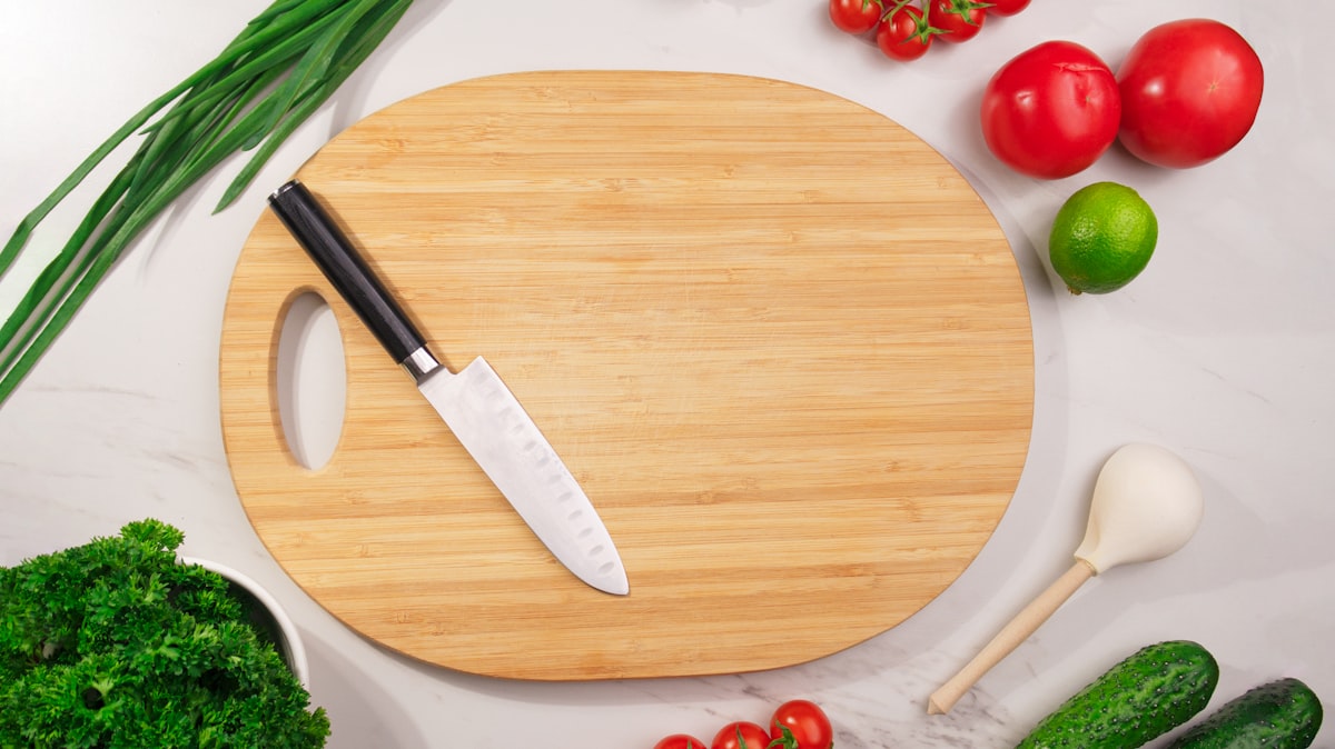 Plato con proteína, granos y verduras